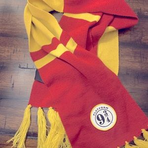 scarf, grffindor,red and gold